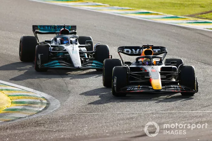 Max Verstappen, Red Bull Racing RB18, George Russell, Mercedes W13
