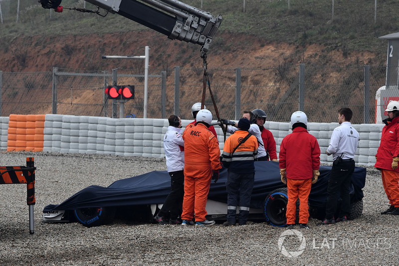 The car of Marcus Ericsson, Alfa Romeo Sauber C37 is recovered from the gravel