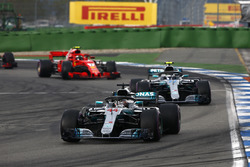 Lewis Hamilton, Mercedes AMG F1 W09, leads Valtteri Bottas, Mercedes AMG F1 W09 and Kimi Raikkonen, Ferrari SF71H