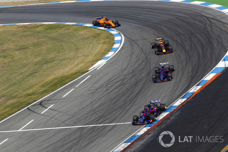 Brendon Hartley, Toro Rosso STR13, precede Pierre Gasly, Toro Rosso STR13, Daniel Ricciardo, Red Bull Racing RB14, e Stoffel Vandoorne, McLaren MCL33