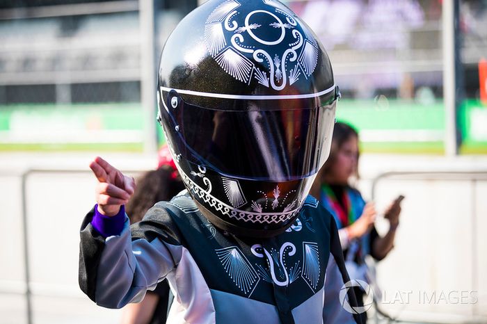 Disfraces del día de muertos en el paddock