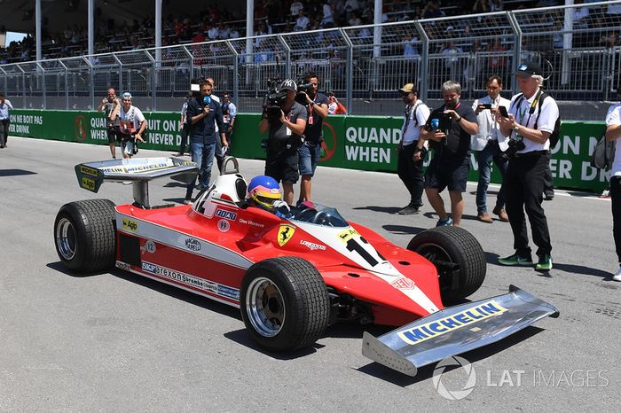 Jacques Villeneuve, conduce el Ferrari 312T3 en el cual su padre ganó el GP de Canadá de 1978