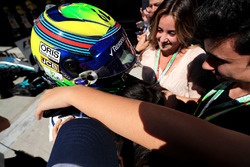 Felipe Massa, Williams FW40 fête son dernier GP du Brésil dans le Parc Fermé avec sa femme Rafaela Bassi, et son fils Felipinho Massa
