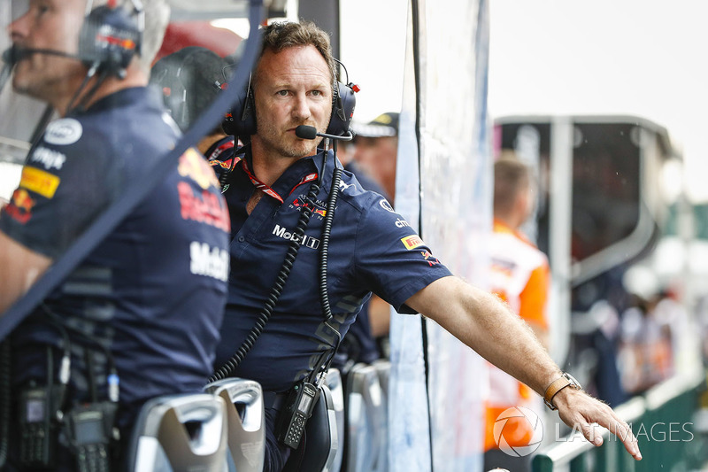 Christian Horner: “Eu não vou falar muito, mas pagamos milhões de libras por esses motores, por um produto de primeira classe, um produto de última geração e você pode ver que está claramente um pouco abaixo disso.”