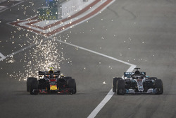 Max Verstappen, Red Bull Racing RB14 Tag Heuer, Lewis Hamilton, Mercedes AMG F1 W09