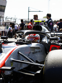 Kevin Magnussen, Haas F1 Team VF-18, on the grid