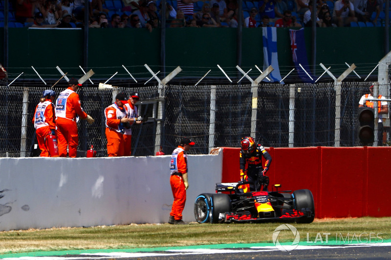 Max Verstappen, Red Bull Racing RB tras su accidente