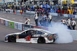 Kevin Harvick, Stewart-Haas Racing, Ford Fusion Jimmy John's celebrates his win with a burnout