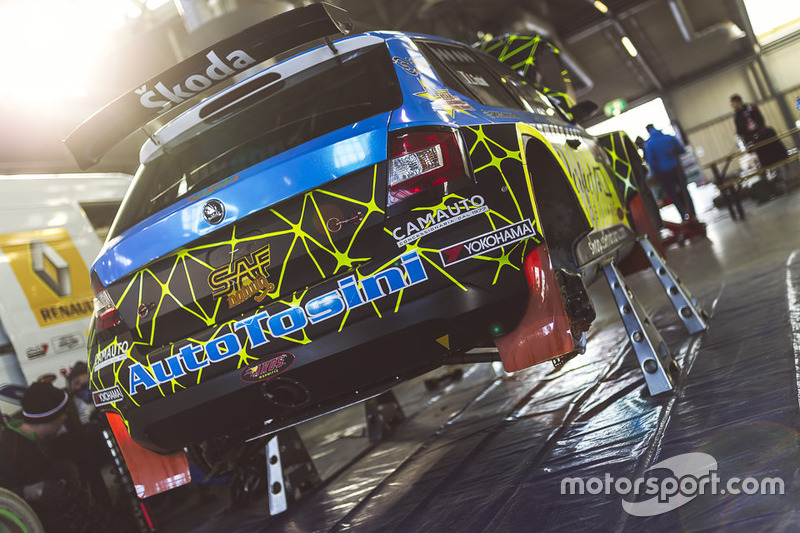 Skoda Fabia R5 in riparazione nel paddock