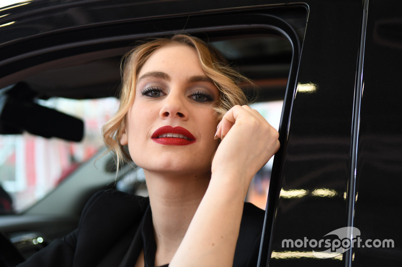 Las chicas en el Salón del Automóvil de Bolonia 2017