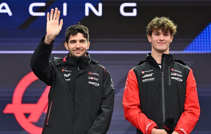 Esteban Ocon, Haas F1 Team, Oliver Bearman, Haas F1 Team