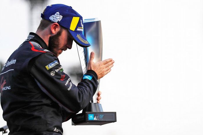 Ganador de la carrera Sam Bird, Envision Virgin Racing, Audi e-tron FE06