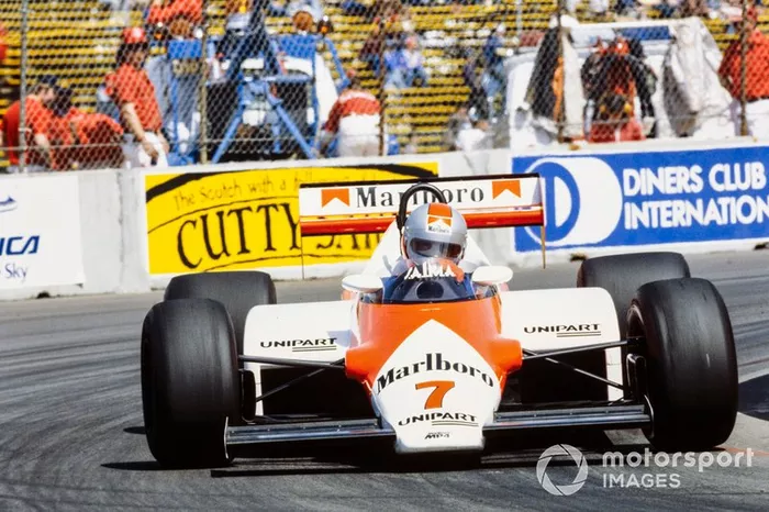  10 - (18 posições): John Watson, McLaren: de 21º a 3º no GP dos Estados Unidos de 1983