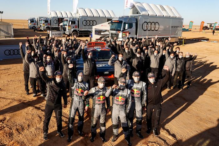 El equipo Audi Sport celebra la primera victoria de etapa