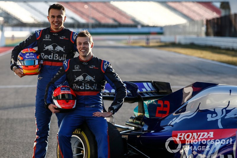 Alexander Albon, Scuderia Toro Rosso STR14 and Daniil Kvyat, Toro Roso STR14