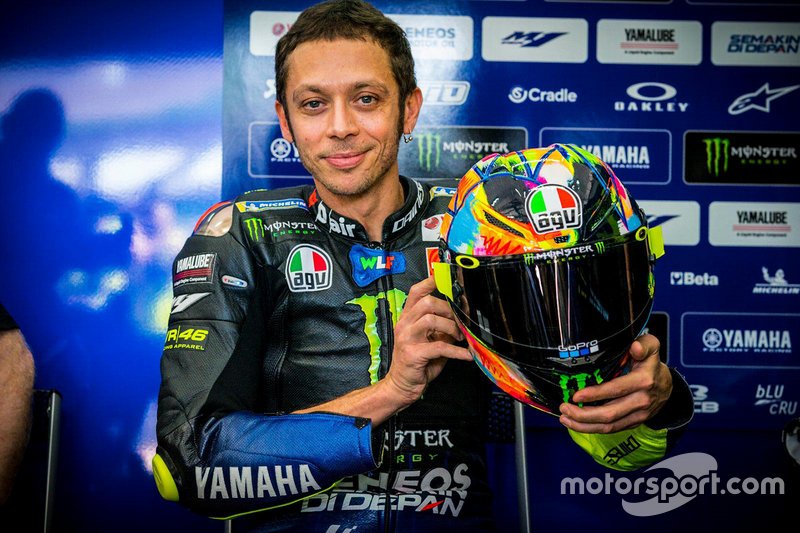 Valentino Rossi, Yamaha Factory Racing, mit Helm im Sonderdesign