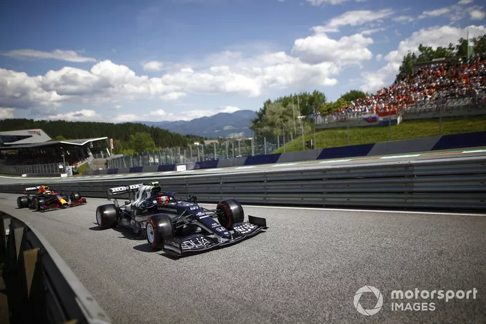 Pierre Gasly, AlphaTauri AT02, Max Verstappen, Red Bull Racing RB16B