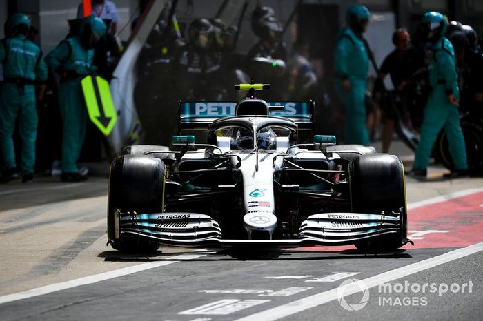 Valtteri Bottas, Mercedes AMG W10, riparte dopo un pit stop