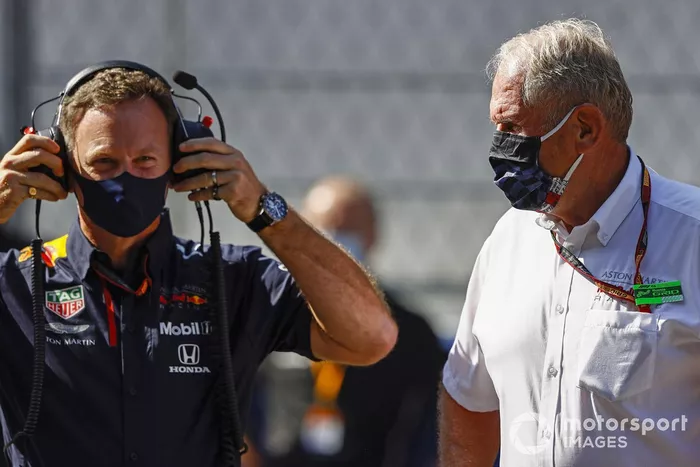 Christian Horner, director del equipo, Red Bull Racing, y Helmut Marko, consultor de Red Bull Racing, en la parrilla.