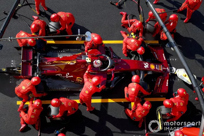 Charles Leclerc, Ferrari SF1000, en pits