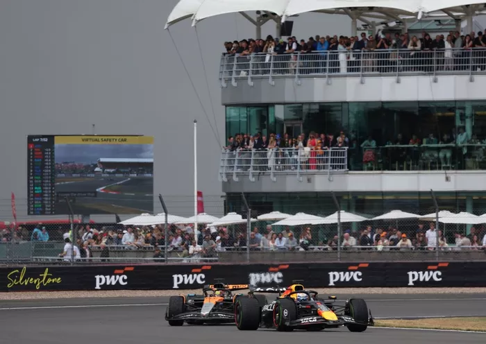 Oscar Piastri, McLaren, Max Verstappen, Red Bull Racing