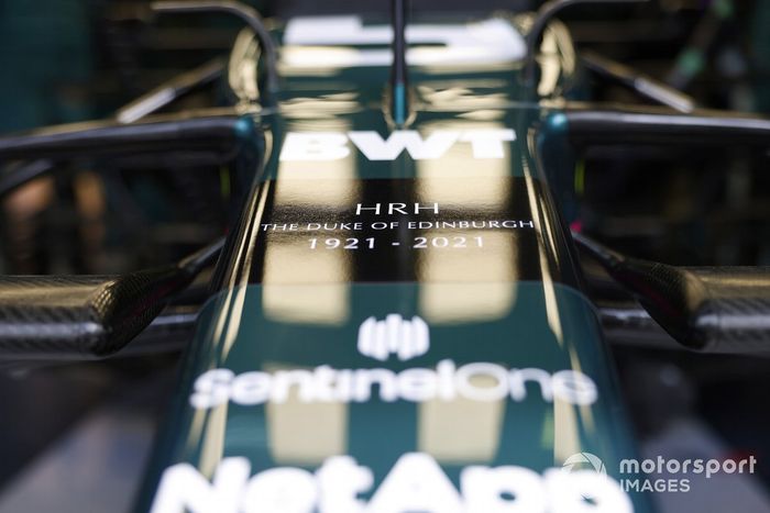 Homenaje a S.A.R. el Duque de Edimburgo en el Aston Martin AMR21