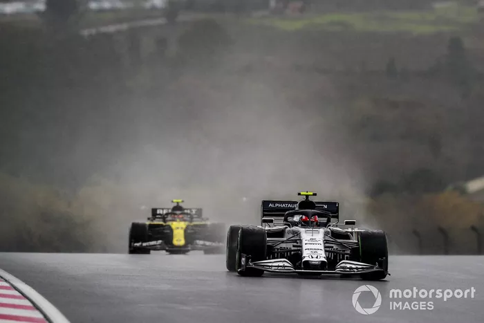 Pierre Gasly, AlphaTauri AT01, Esteban Ocon, Renault F1 Team R.S.20