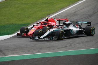 Lewis Hamilton, Mercedes AMG F1 W09 overtakes Kimi Raikkonen, Ferrari SF71H for the lead