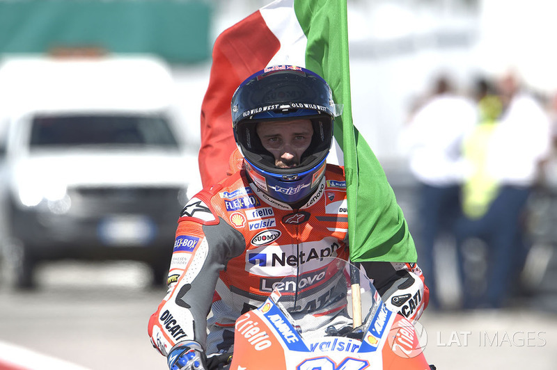 Переможець Андреа Довіціозо, Ducati Team з італійським прапором
