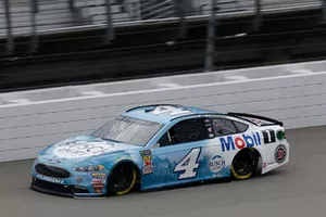 Kevin Harvick, Stewart-Haas Racing, Ford Fusion Busch Light / Mobil 1