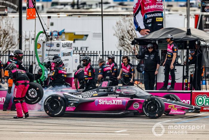 Helio Castroneves, Meyer Shank Racing Honda pit stop