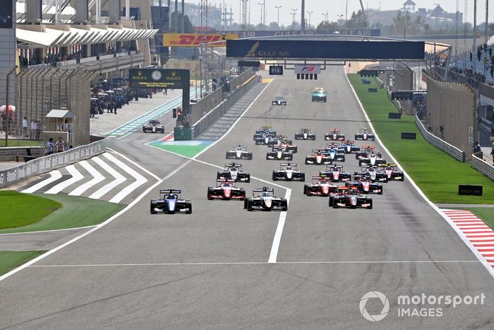 Franco Colapinto, MP Motorsport, por delante de Pepe Marti, Campos Racing, Caio Collet, Van Amersfoort Racing