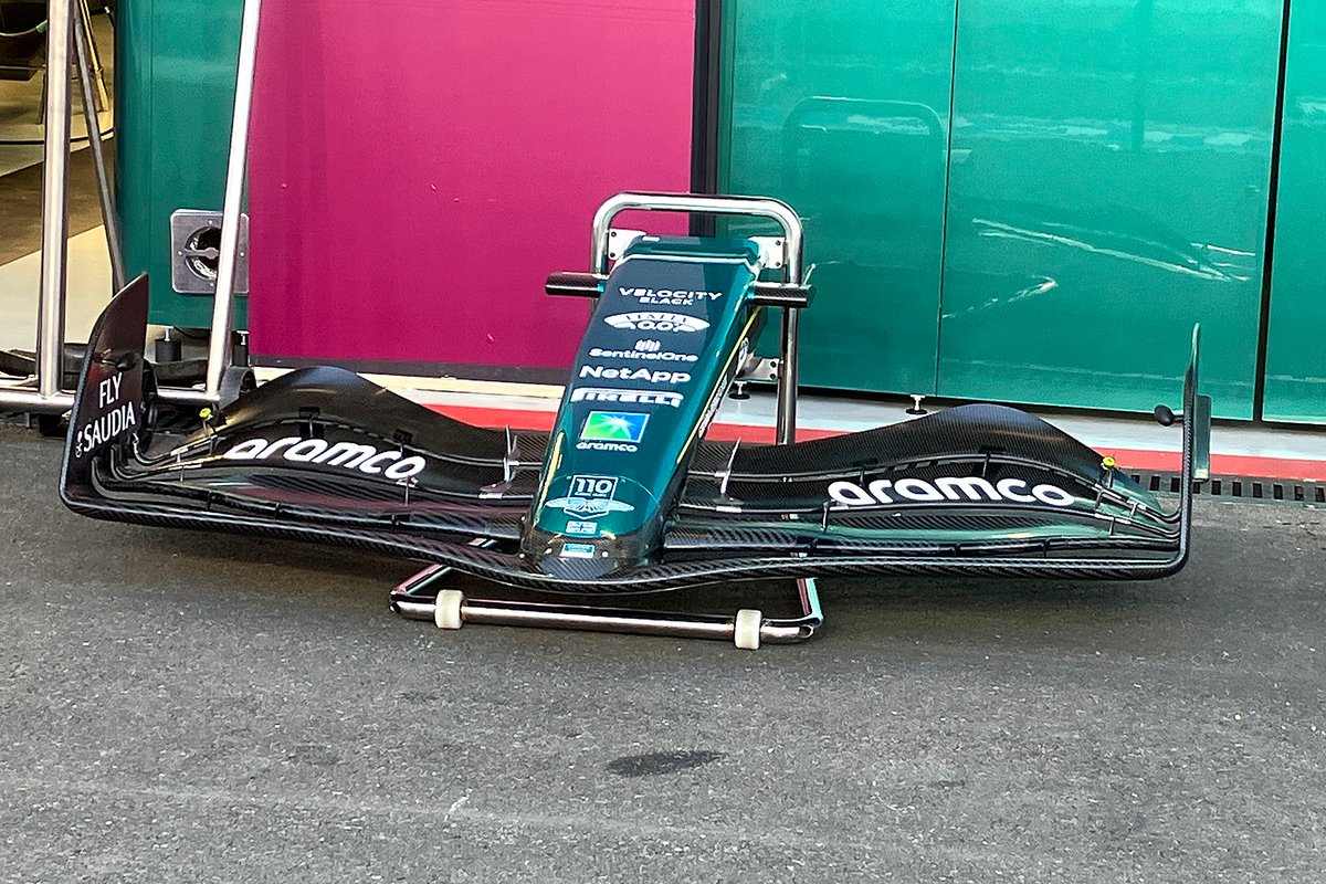 Detalle del alerón del Aston Martin AMR23 visto en el Gran Premio de Bahrein 2023 de Fórmula 1