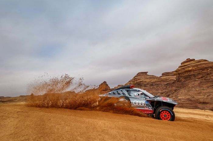 #204 Team Audi Sport Audi: Stephane Peterhansel, Edouard Boulanger