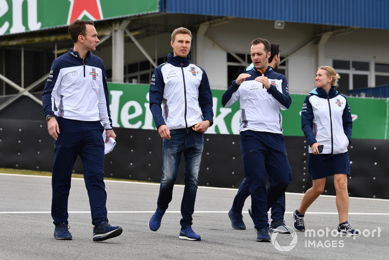 Sergey Sirotkin, Williams Racing, ispeziona il circuito