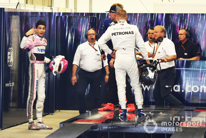 Max Verstappen, Red Bull Racing y Esteban Ocon, Racing Point Force India se reclaman después de la carrera tras su accidente en pista