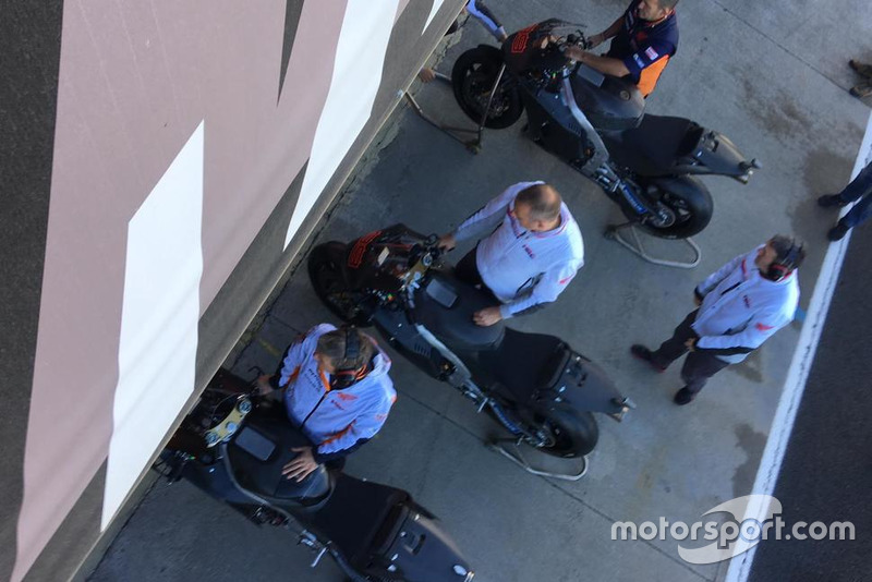 Honda prepara la moto di Jorge Lorenzo