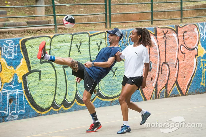 Max Verstappen y Daniel Ricciardo, Red Bull Racing juegan Futsal en Brasil