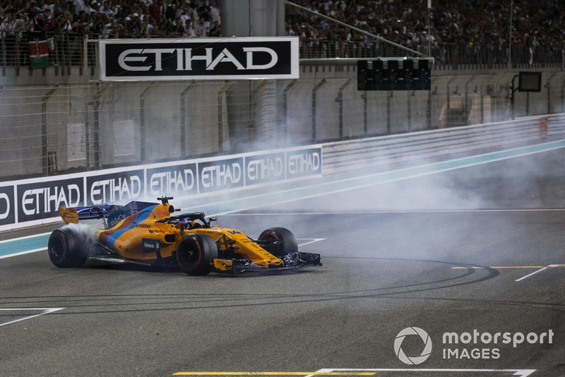 Fernando Alonso, McLaren MCL33 fait des donuts