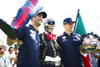 Daniel Ricciardo, Red Bull Racing ve Max Verstappen, Red Bull Racing ölüler günü karakteri ile