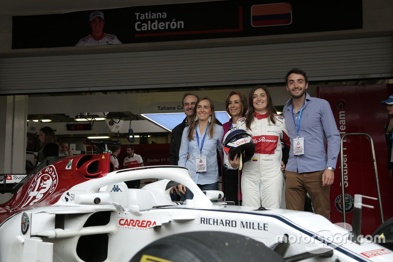 Tatiana Calderón, Sauber C37 piloto de prueba con su familia