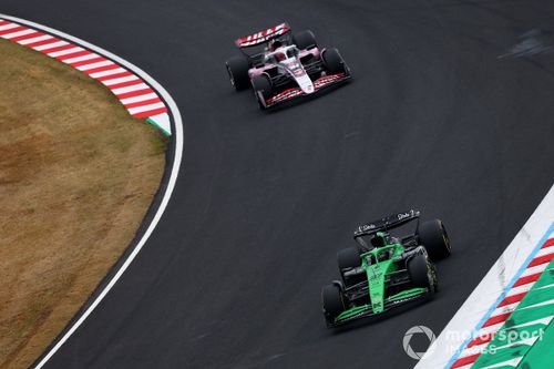 Nico Hulkenberg, Sauber, Esteban Ocon, Haas F1 Team