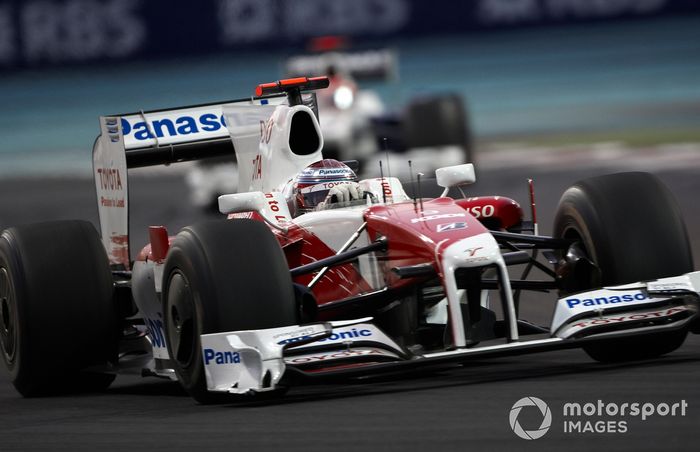 2009: diez años después del inicio del proyecto de Fórmula 1, Toyota se marcha, con pérdidas millonarias.