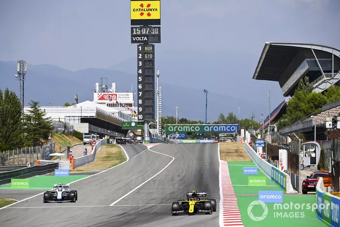 Esteban Ocon, Renault F1 Team R.S.20, Nicholas Latifi, Williams FW43