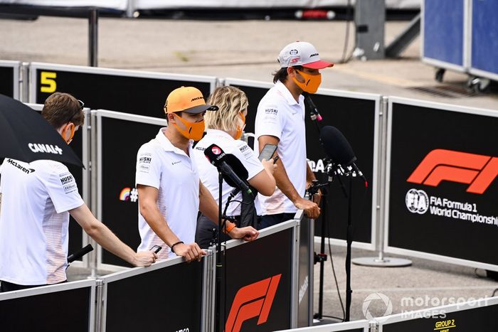 Lewis Hamilton, Mercedes-AMG Petronas F1,  Carlos Sainz Jr., McLaren