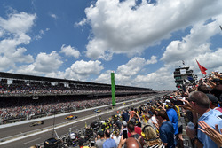 Start: James Hinchcliffe, Schmidt Peterson Motorsports Honda aan de leiding