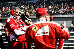 Мауріціо Аррівабене, Керівник команди, Ferrari та Кімі Райкконен, Ferrari та Дейв Грінвуд, гоночний