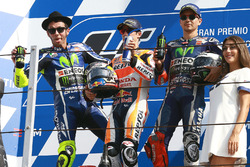 Подиум: победитель Дани Педроса, Repsol Honda Team, второе место Валентино Росси, Yamaha Factory Racing, третье место Хорхе Лоренсо, Yamaha Factory Racing