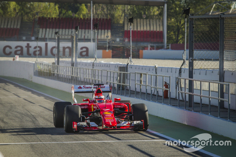 Kimi Raikkonen, Ferrari met banden van Pirelli voor 2017