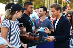 Nico Rosberg, Mercedes AMG F1 Team signs autographs for the fans